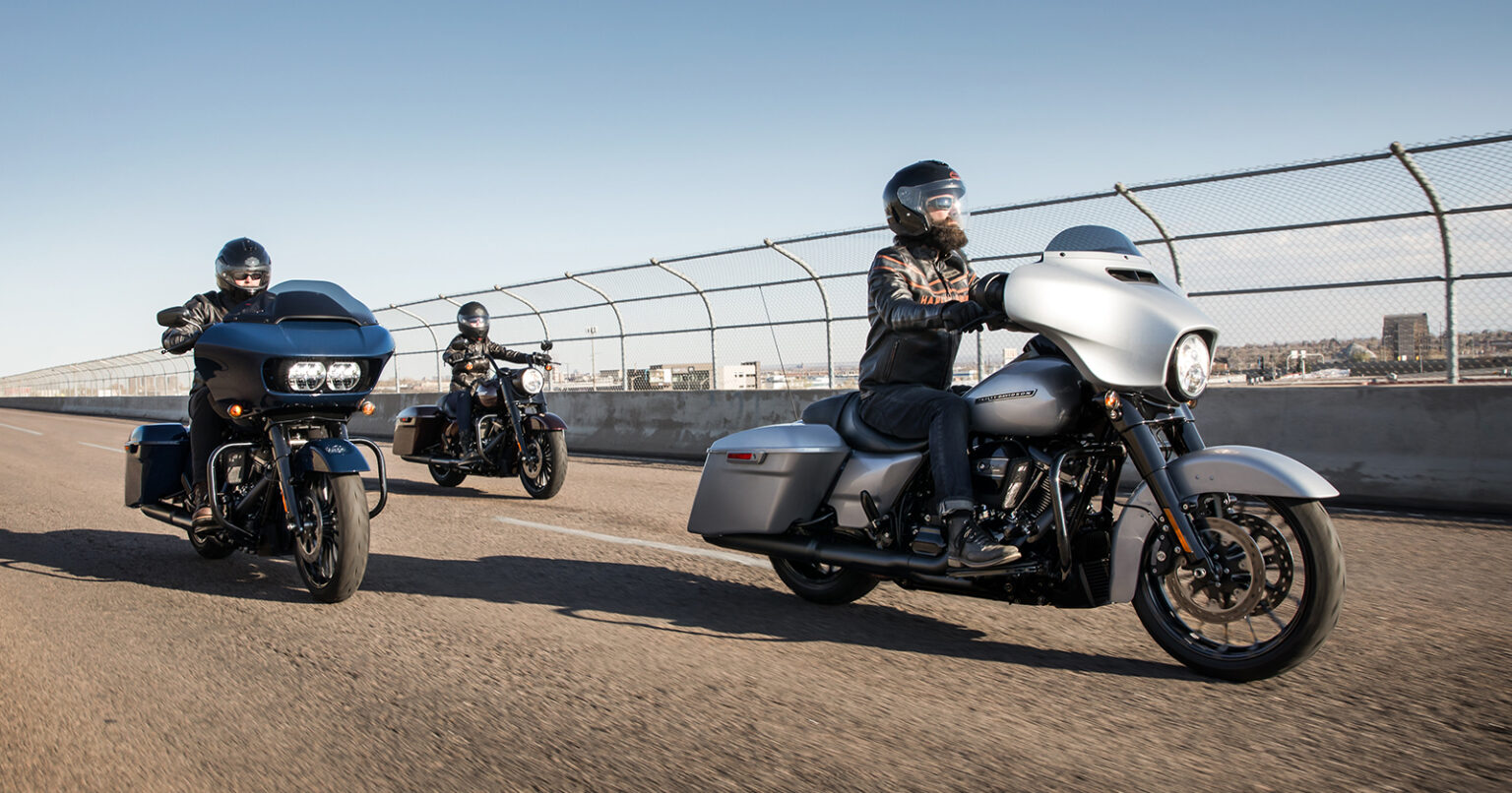 Harley Davidson Cruiser vs. Touring (Differences) Gear Sustain