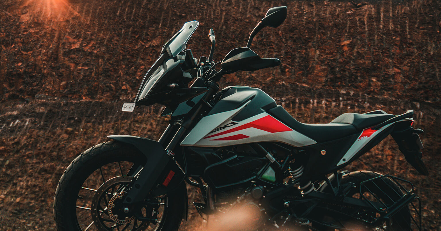 How Do Motorcycles Balance? Gear Sustain