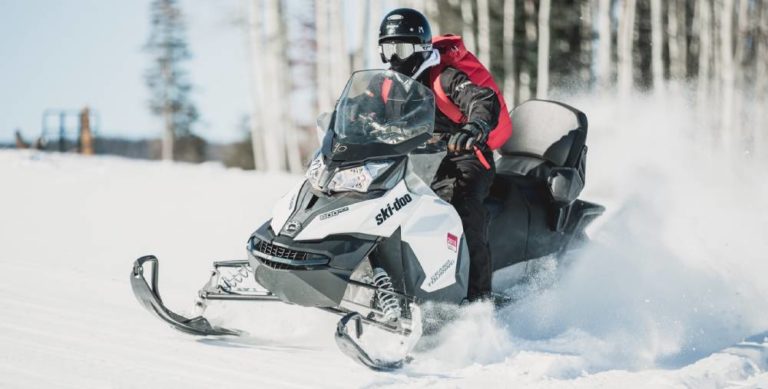 6 Best Snowmobile Backpacks (Review)